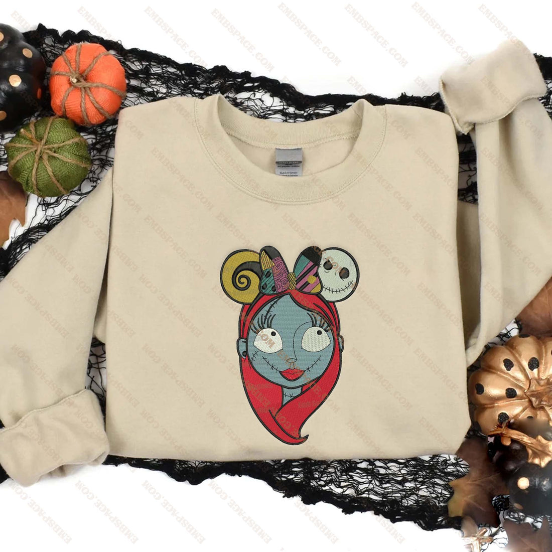 Cartoon Queen Horror Characters in The Bad Dream Embroidery Sweatshirt, Halloween Embroidery Sweatshirt HLW_M1931
