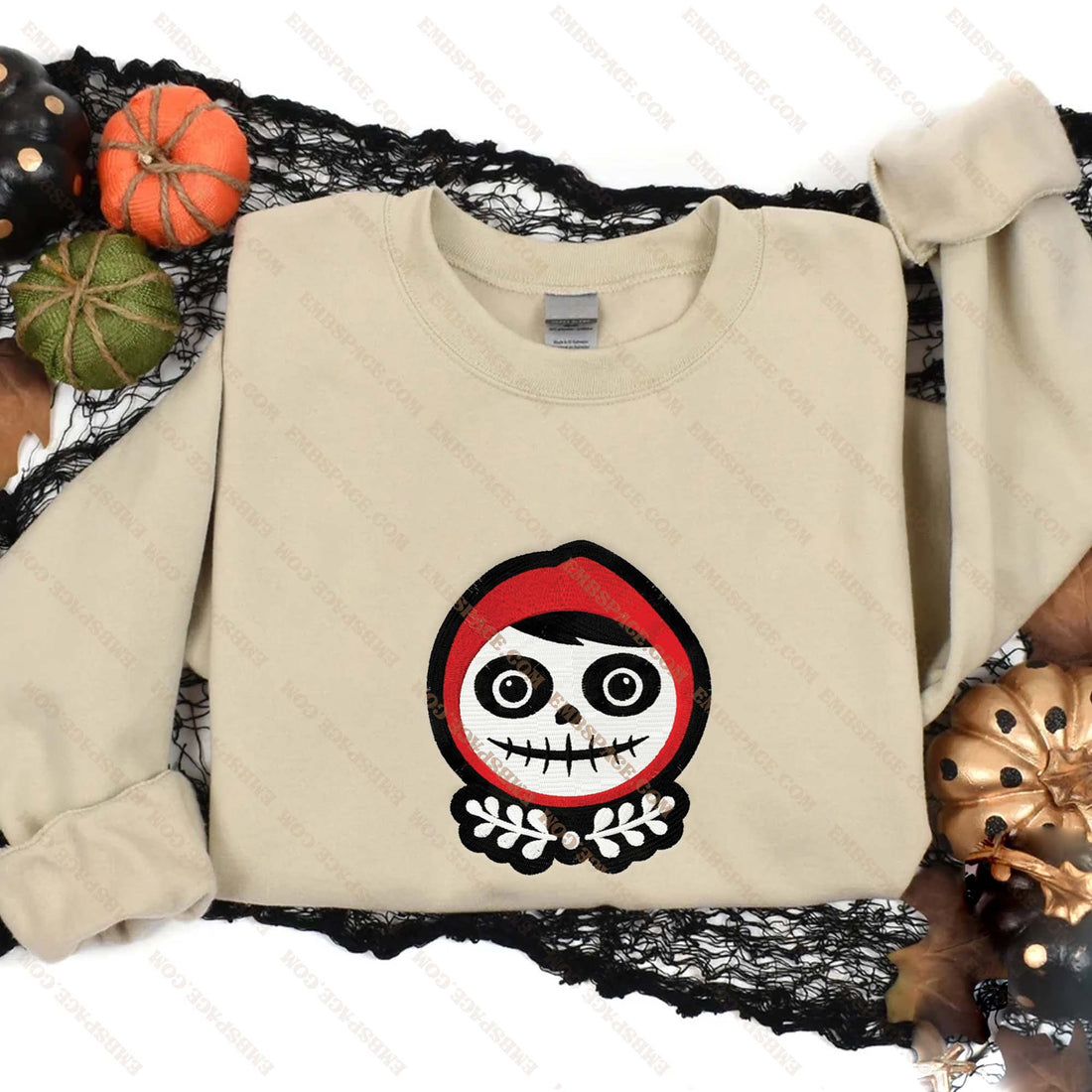 Red Cartoon Character Ghost Halloween Embroidery Sweatshirt, Halloween Embroidery Sweatshirt HLW_M2083
