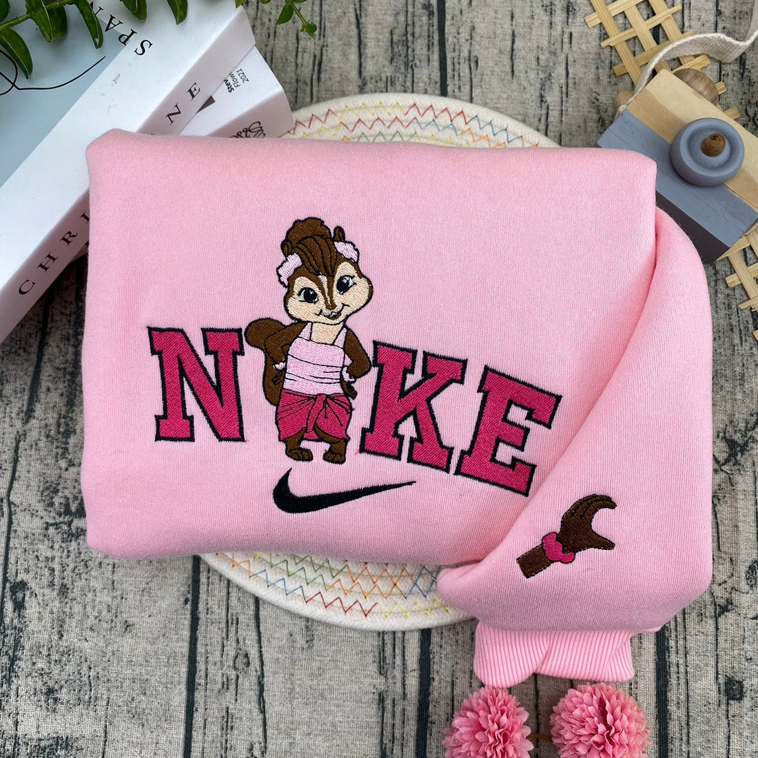 Squirrel friends Sweatshirt, Cartoon Embroidery Sweatshirt CU_N100